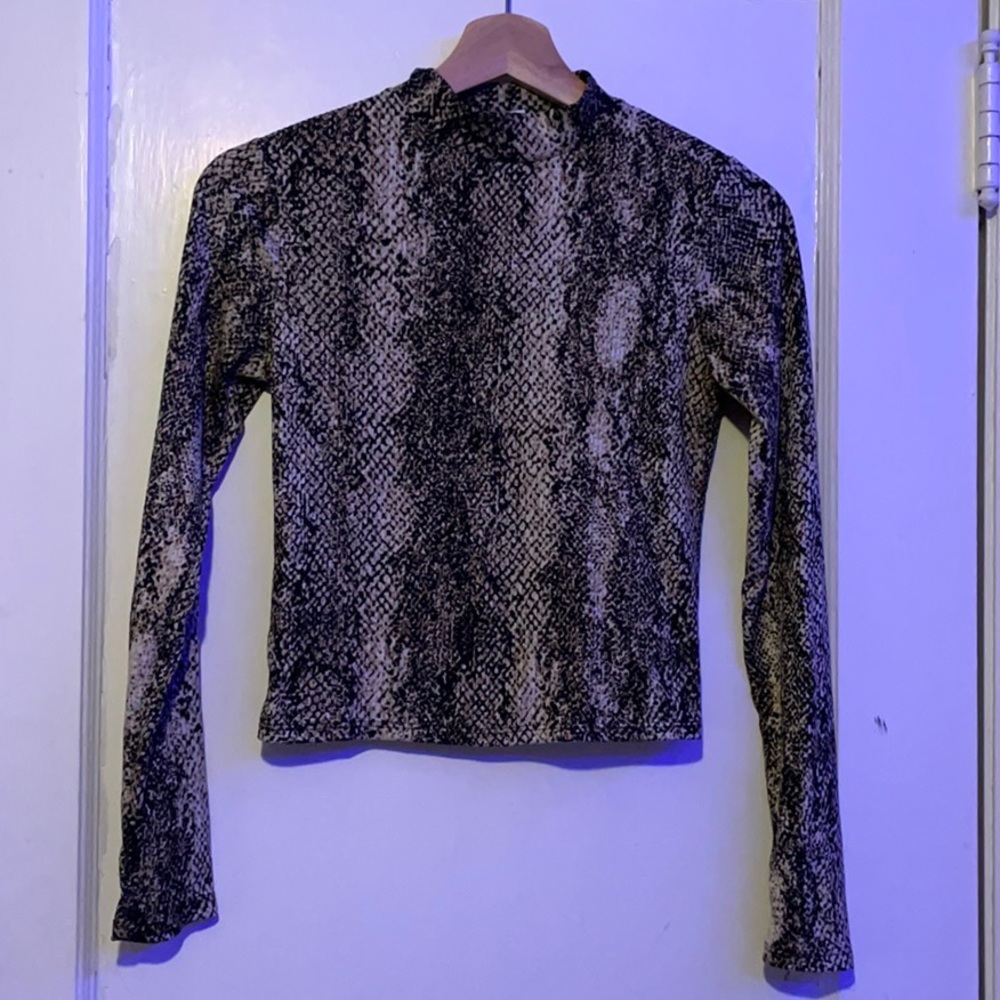 semi-cropped snake print funnel turtle neck